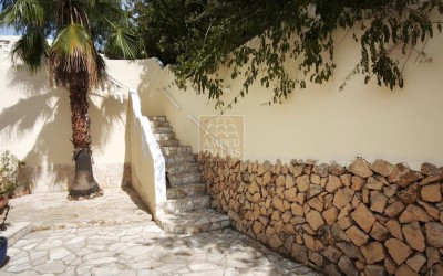 Chalet con apartamento de invitados, piscina y amplias zonas exteriores en Santa Clara, Altea